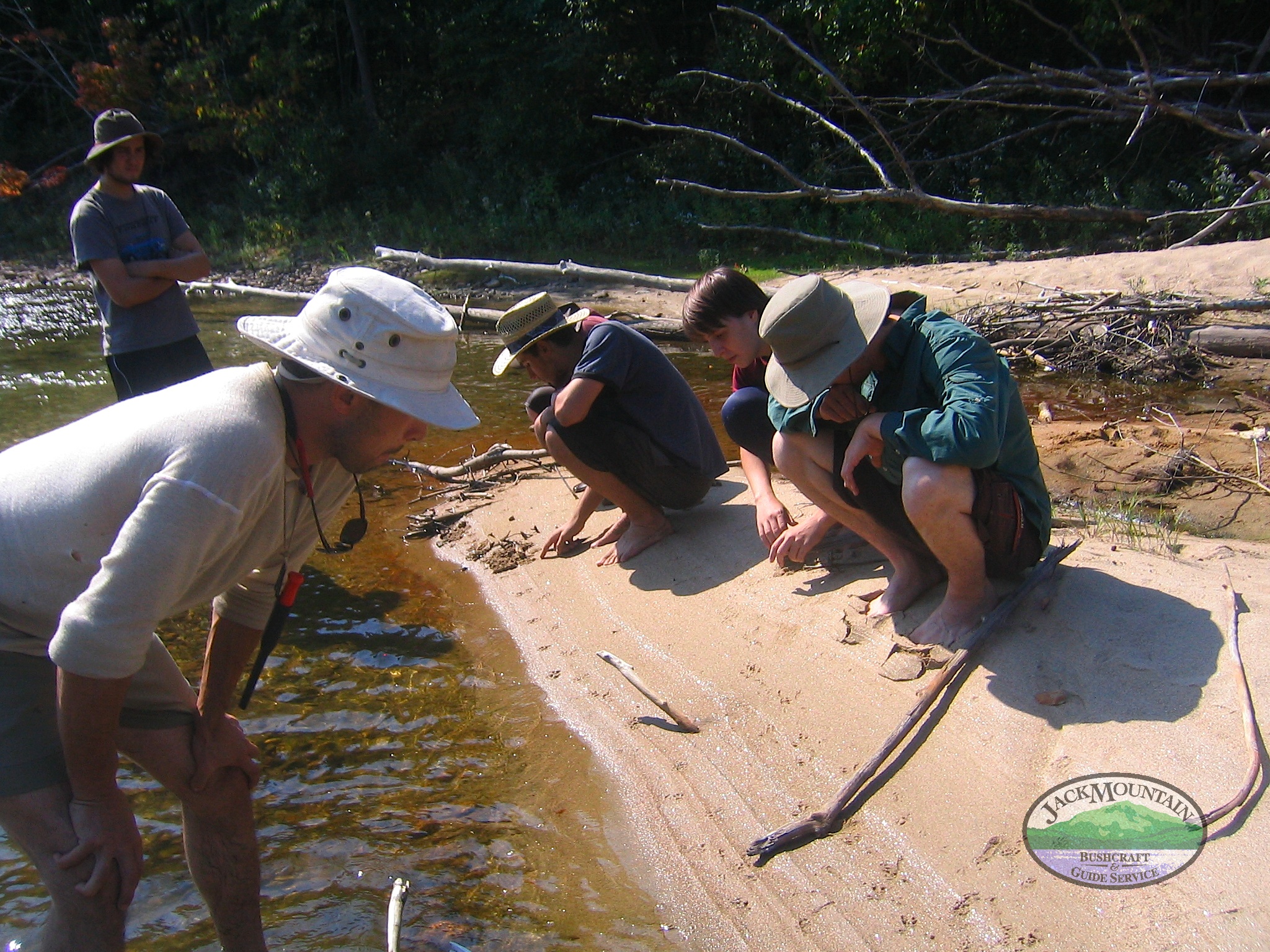 tracking-a-raccoon-on-a-sandy-riverbank-during-a-bushcraft-semester--course_4484400039_o